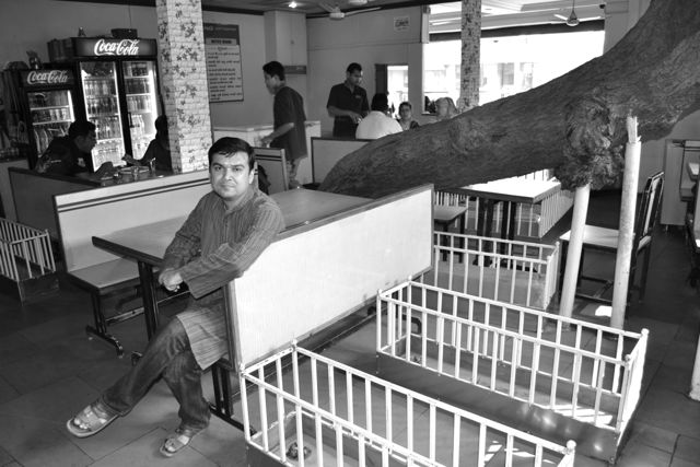 Lucky Restaurant : Chai Maska Bun With The Dead !